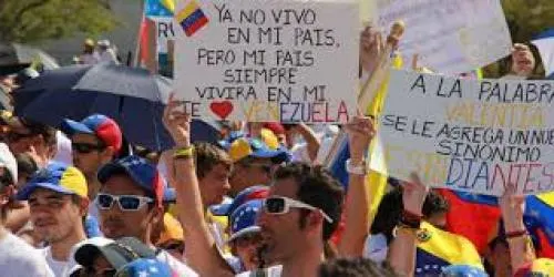 Exiliados venezolanos agradecen a agencias de noticias atacadas por Maduro