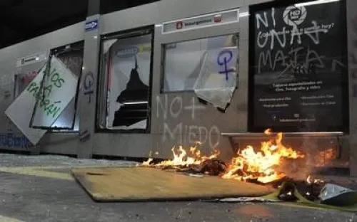 Protesta de mujeres en CDMX sale de control por disturbios