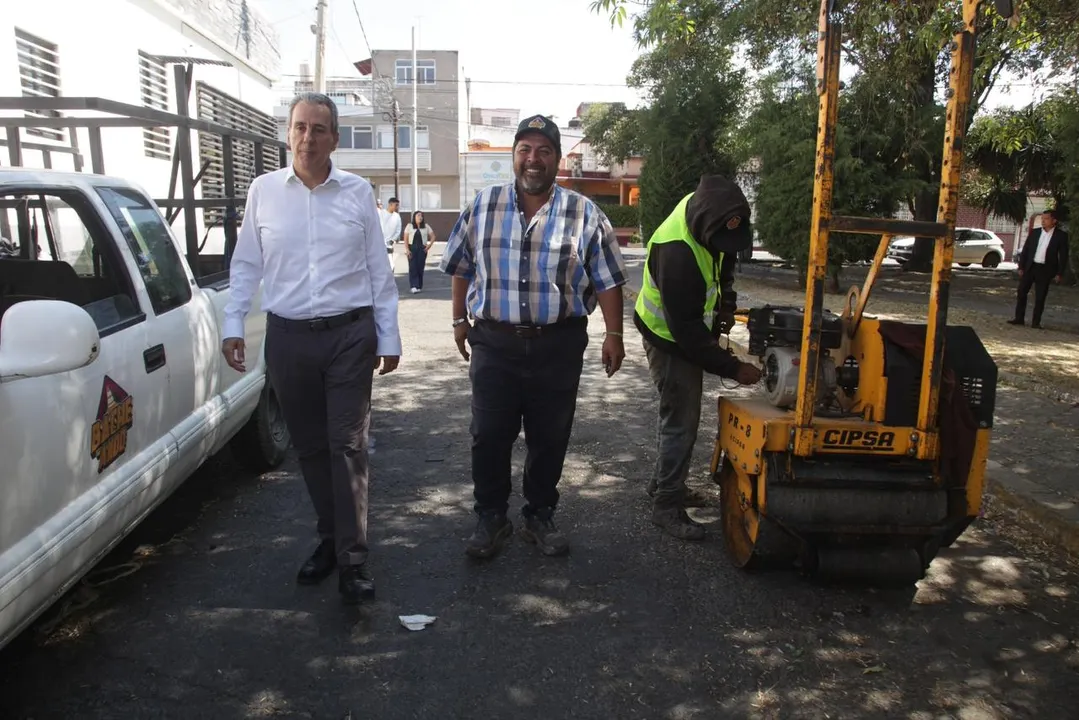 Supervisa Pepe Chedraui trabajos del programa “Bacheando Puebla” en El Carmen