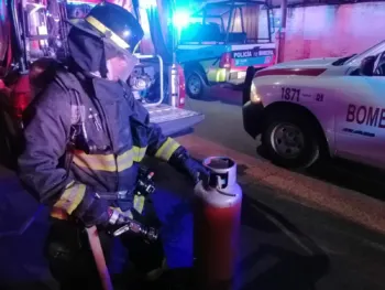 Sujeto ebrio amenaza con hacer estallar un tanque de gas en San Pablo Xochimehuacan