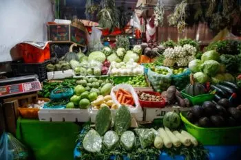 Inflación anual baja a 4.55% en noviembre y la canasta básica sube 0.54% mensual  