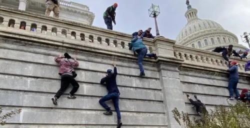 Pentágono activa mil 100 soldados de la Guardia Nacional por caos en Congreso de EU