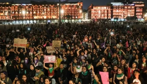 Marcha ‘Ni Una Menos’ convoca a cerca de 3 mil personas; 2 resultan lesionados