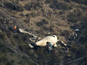 Recuperan los 47 cuerpos del avión estrellado en Pakistán