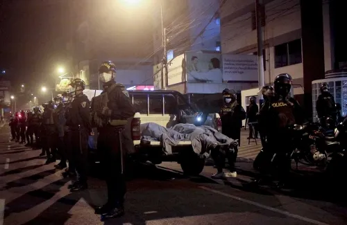 Operativo en “disco” de Perú deriva en estampida y deja 13 muertos