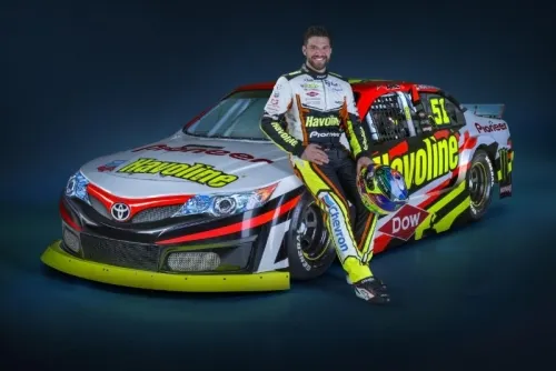 Piloto Jake Cosío presenta su auto para la temporada 2020 de Nascar México