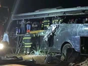Choque entre camión y autobús universitario en Sao Paulo deja 12 muertos y 19 heridos