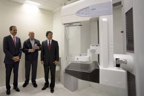 Recibe Rector AEO mastógrafo donado gracias a la gestión del Instituto Nacional de Cancerología