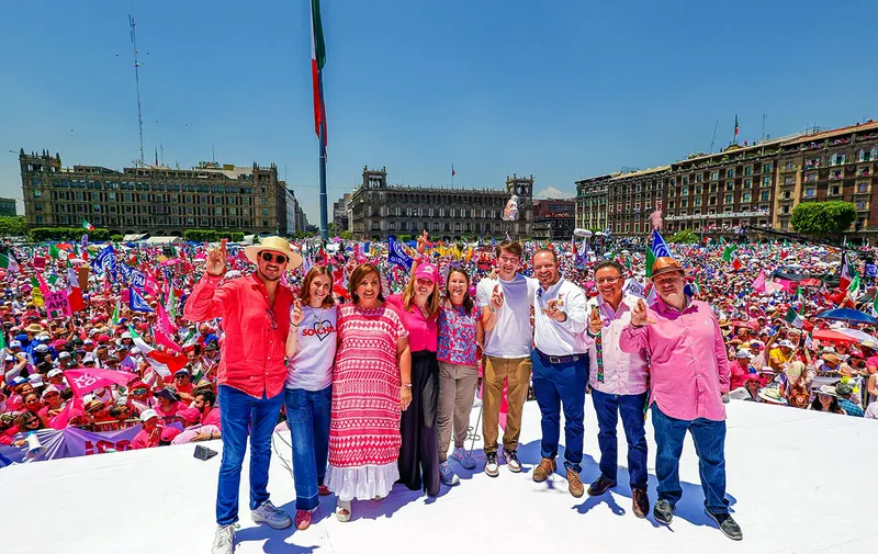 xochitl-galvez-marea-rosa