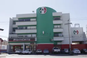 Asaltan instalaciones del PRI Estatal