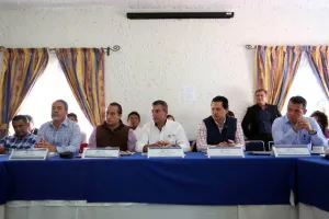 Tony Gali realiza evaluación gubernamental con gabinete