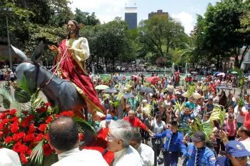 En Viernes Santo, Viacrucis vuelven a las calles en Latinoamérica