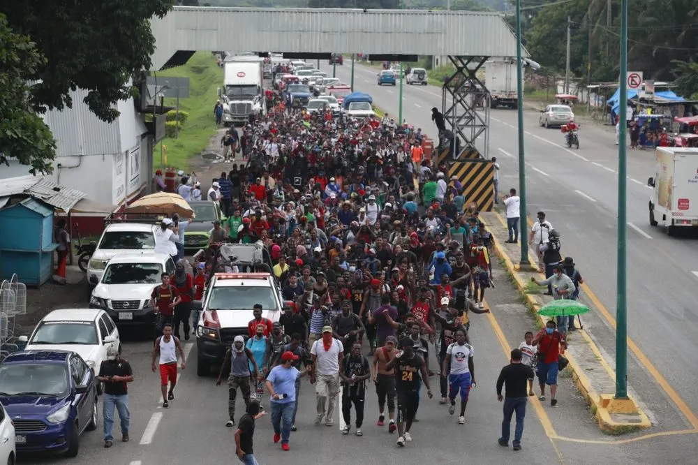Caravana migrante sale de Chiapas, con rumbo hacia la CDMX