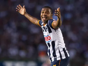 Arrecia conflicto Monterrey-Valencia por jugador