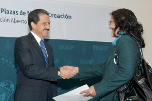 Rector de la BUAP entregó plazas de nueva creación