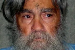 Caduca licencia de matrimonio del asesino Charles Manson