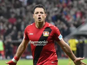 ‘Chicharito’ anota y el Bayer vence al Dortmund