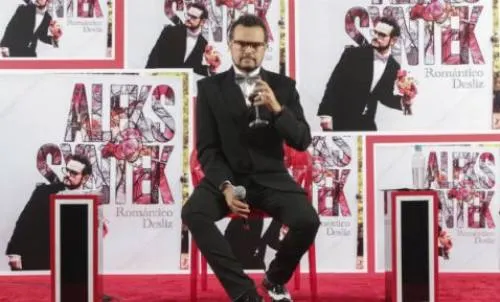 Alex Syntek divide a Twiter por decir que el reggaeton viene de los simios