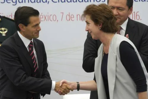 Peña Nieto se reúne con Roberta Jacobson; agradece su labor a favor de relación México-EU