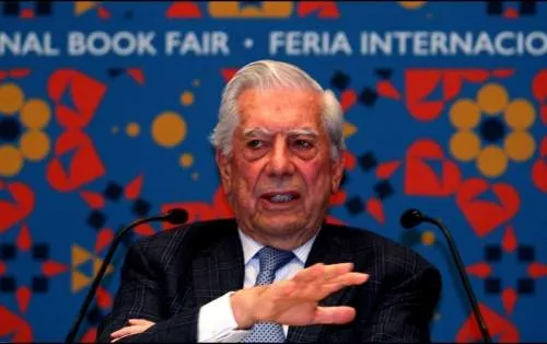 Hospitalizan a Mario Vargas Llosa tras sufrir caída en su casa
