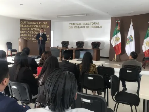 Alumnos de la BUAP participan en la actividad magistrado por un día