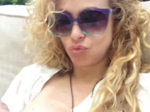 Paulina Rubio comparte foto amamantando a su bebé