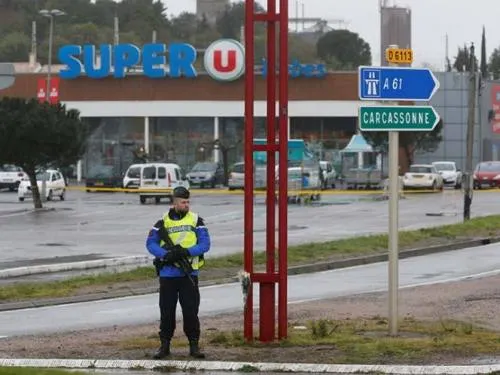 Hallan explosivos y armas en supermercado atacado en Francia
