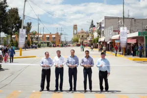 Alcalde niega cambios en gabinete; sostiene confianza en equipo