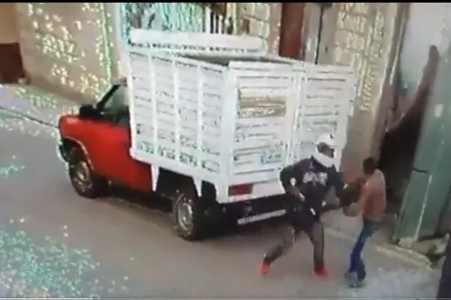 Con escopeta en mano, sujeto roba una camioneta en Amozoc