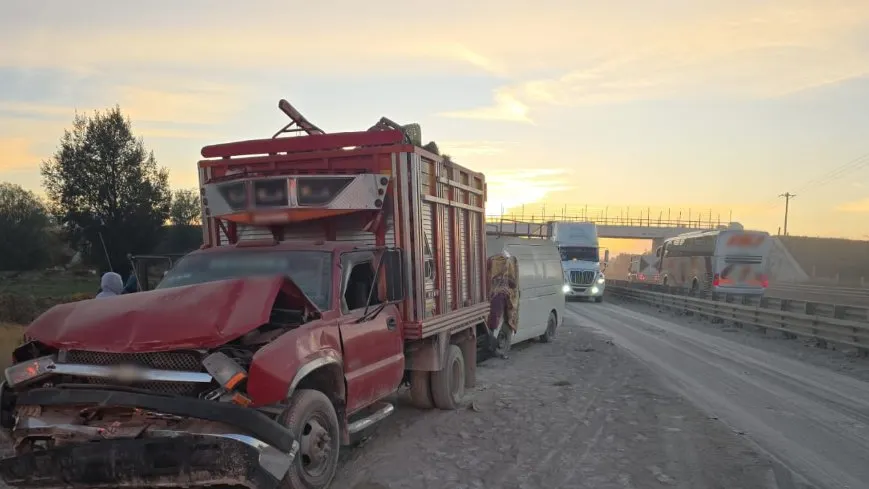 Choque entre un tráiler y una camioneta en la Puebla-Veracruz deja dos muertos y caos vial