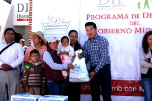 Néstor Camarillo supervisa entrega de despensas a sectores vulnerables