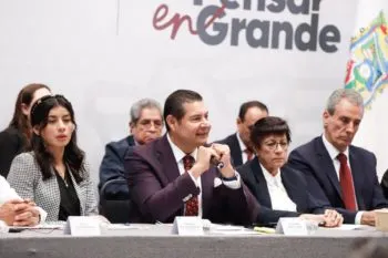 En Puebla, labor de los periodistas se protege, son guardianes de la información: Armenta