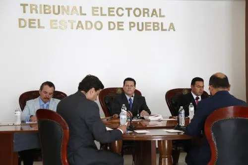 Aspirantes a candidatos independientes acusan al INE de bloquear sus registros