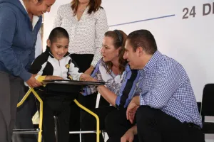 Refrenda gobierno acciones a favor de personas con discapacidades