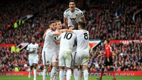 Con asistencia de Jiménez, los Wolves arrancaron empate al United