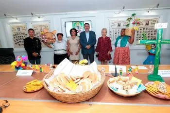 Presentan en el Congreso de Puebla festividades del Día de la Santa Cruz en Huaquechula