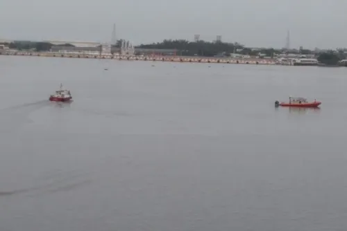 Lancha de Pemex que transportaba trabajadores se voltea en el Río Coatzacoalcos