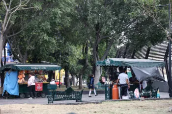 Gobierno municipal busca reubicar a ambulantes del Centro Histórico en parques y mercados