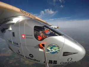 Avión Solar Impulse II está por concluir su vuelta al mundo
