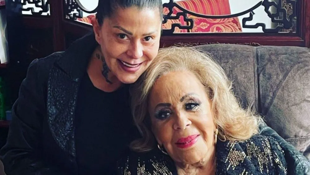Alejandra Guzmán da positivo a covid tras cuidar a Silvia Pinal