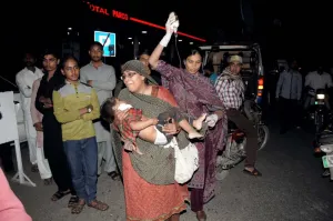 Ataque suicida en Pakistán deja 67 muertos