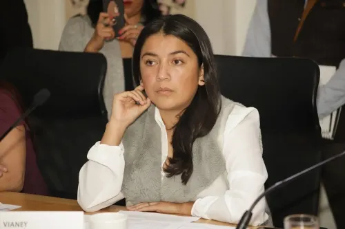 Jiménez López debe ponerse a “legislar” y dejar su golpeteo político, pide Vianey García