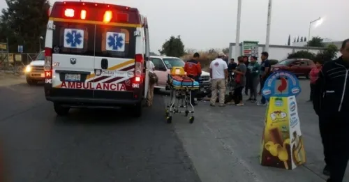 Choque entre camioneta y una moto deja una persona herida en San Pedro Cholula