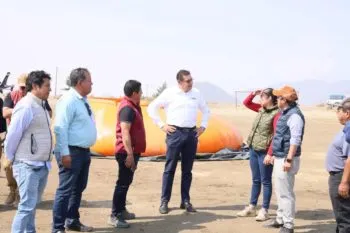 Por aire y por tierra, el gobernador Alejandro Armenta supervisa el combate de incendios forestales en Puebla