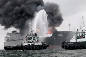 Pemex ya pudo contener incendio de tanque Burgos