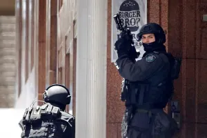 Supuestos islamistas secuestran a personas en café de Sídney