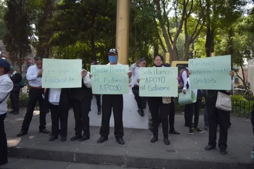 Meseros piden apoyos al ayuntamiento de Puebla; no tienen empleo