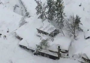 Teme Italia por suerte de 30 personas en hotel tras avalancha