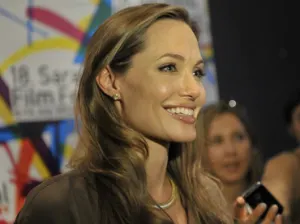 Angelina Jolie luce extremadamente delgada