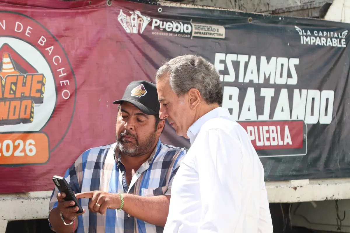 Supervisa Pepe Chedraui trabajos del programa “Bacheando Puebla” en El Carmen
